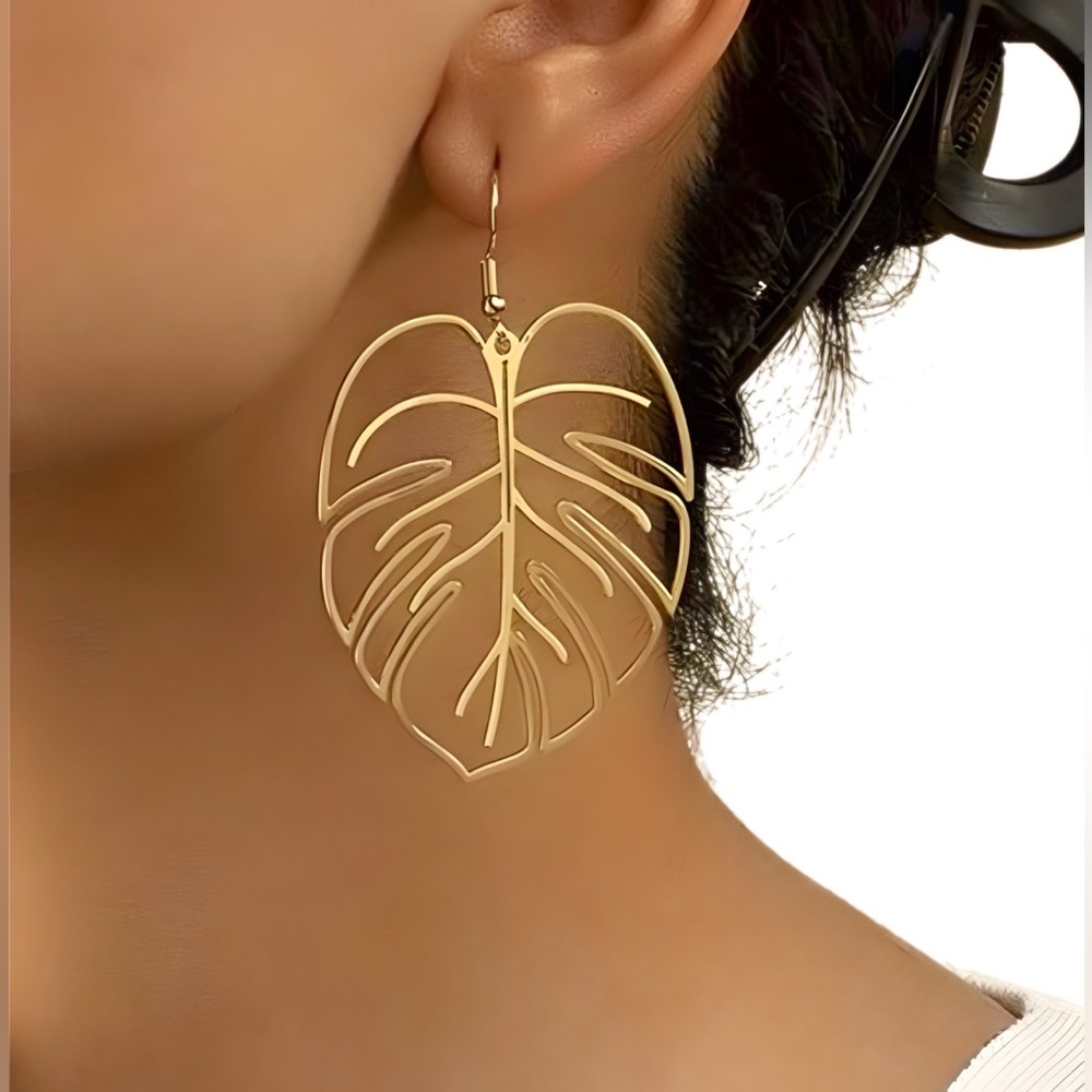 ❀ Gold Plated Hollow Leaf Dangle Earrings - Picture 1 of 3